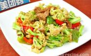 The method of stir frying meat with organic cauliflower