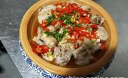 The method of steaming pork ribs with chopped taro and pepper