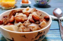 Preparation of Lotus Root Peanut Rib Soup