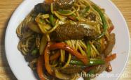 The recipe for stir fried noodles with black pepper and beef tenderloin