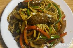 The recipe for stir fried noodles with black pepper and beef tenderloin