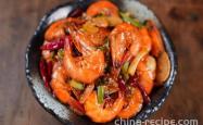 The method of stir frying spicy shrimp with shiitake mushrooms and sausages