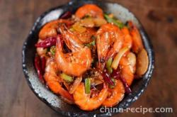 The method of stir frying spicy shrimp with shiitake mushrooms and sausages