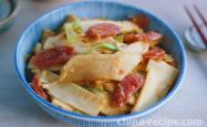 The method of making sausage and bamboo shoots slices