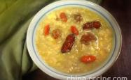 The recipe for millet and longan Congee 