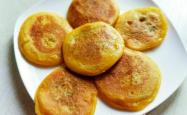 The method of making glutinous rice and sweet potato pancakes