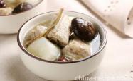 Method for making white radish mushroom fan bone soup