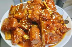 The recipe for homemade braised pork ribs