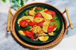 The recipe for stir frying carrots with shiitake mushrooms