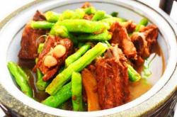 The Homemade Recipe of Stewed Pork Ribs and Beans