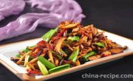 The method of stir frying duck maw with mushrooms