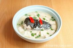 The recipe for crucian carp tofu soup