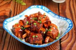 The recipe for sweet and sour pork ribs