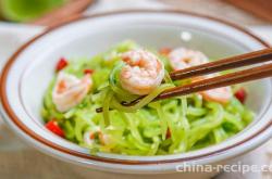 The method of making shrimp and lettuce shreds