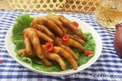 The method of making vinegar chicken feet