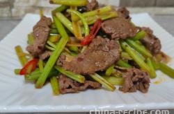 The method of stir frying beef with celery