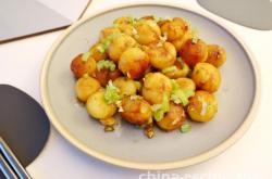 The recipe for pan frying small potatoes