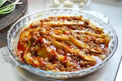 The method of steaming eggplant with minced meat