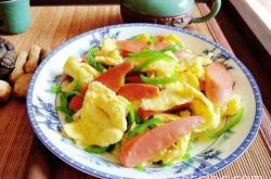 The method of stir frying ham with eggs