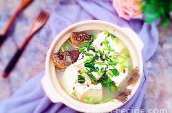 The recipe for crucian carp white jade soup