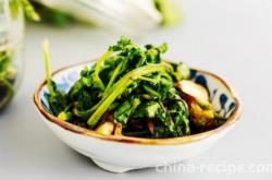 The method of self marinating salted coriander