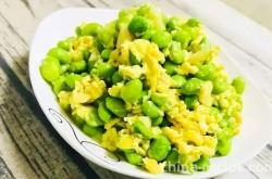 The method of stir frying eggs with edamame