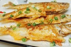 The method of dry frying white scaled fish