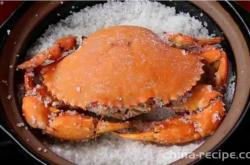 The method of salt baking green crabs