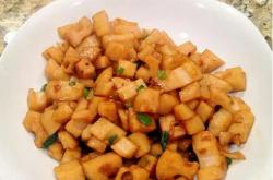 The recipe for sweet and sour diced lotus root