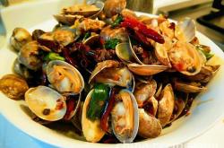 The method of cooking braised clams at home