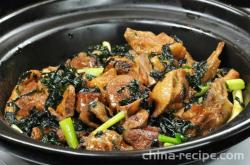 The recipe for braised duck with perilla