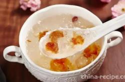 The method of making bird's nest, peach gum, papaya milk sugar water