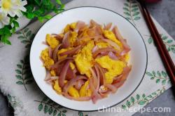 The recipe for stir frying eggs with onions