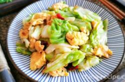 The method of braising potatoes with cabbage