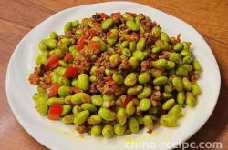 The method of stir frying mung beans with meat