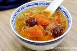 The method of stewing Tremella fuciformis with papaya