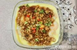 The method of steaming tofu with minced shrimp meat