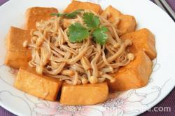 The method of stir frying tofu with shiitake mushrooms