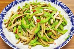 The practice of dried tofu stir fried balsam pear