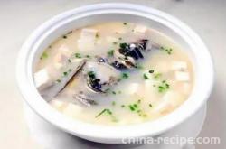 The recipe for fish head tofu soup