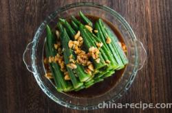 The method of cooking okra with oyster sauce