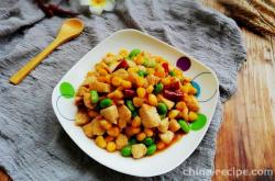 The method of stir frying three colored diced vegetables