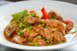 The method of cooking chicken with edamame rice