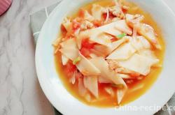 The recipe for tomato meat foam and bamboo shoots