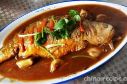 The recipe for Sichuan style home cooked yellow croaker