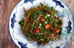 The method of making cold mixed purslane