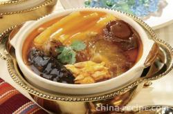 The method of braising tofu with fresh shrimp and dried scallops