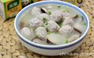 The recipe for cooking winter melon with mushroom balls