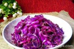 The method of stir frying purple cabbage