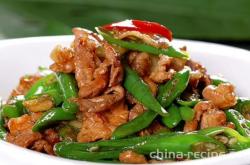 The recipe for stir fried pork with chili peppers